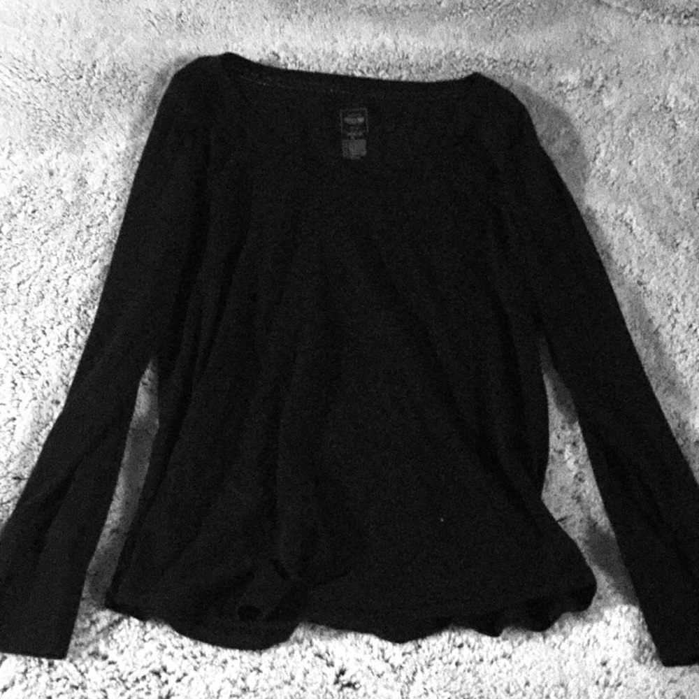 Black casual tee
